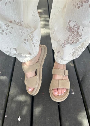 W GoldenGaze slide sandal Mustard Seed UGG 